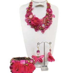 COLLAR ROSA CON ACRÍLICO Y ARETES