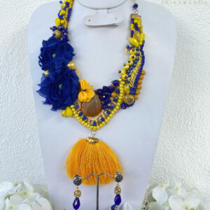 COLLAR ENCAJE AMARILLO CON CHAQUIRÓN