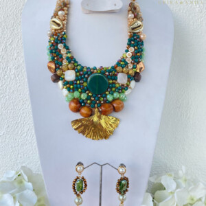 COLLAR DE MAR CON CONCHAS EN DORADO