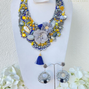 COLLAR DE PIEDRA Y MADERA CON FLOR C.