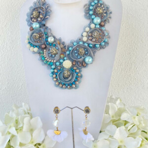 COLLAR FLOR DE CHIFON AZUL