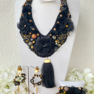 COLLAR DE FLOR DE CHIFÓN NEGRO