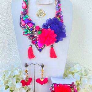 COLLAR FLOR DE CHIFON Y MOTAS DE HILO
