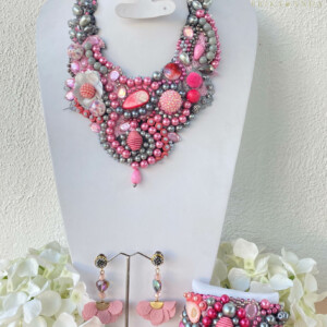 COLLAR DE CRISTAL ROSA