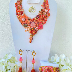 COLLAR BORDADO CON PIEDRA NATURAL