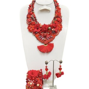 COLLAR ROJO PEDRERIA Y MOTA DE HILO