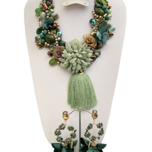 COLLAR DE TELA CON PIEDRA NATURAL