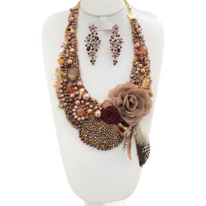 COLLAR BORDADO DE PERLA