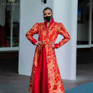 GABARDINA ROJA CON FALDA