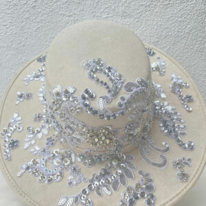 SOMBRERO BLANCO DE CRISTALES