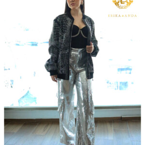 CHAQUETA NEGRA CON DETALLE EN PEDRERIA